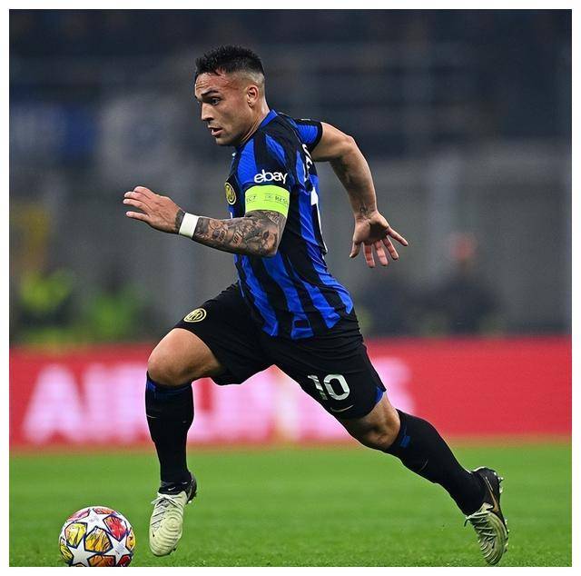 意甲球队争夺冠军激烈，胜利只差一步