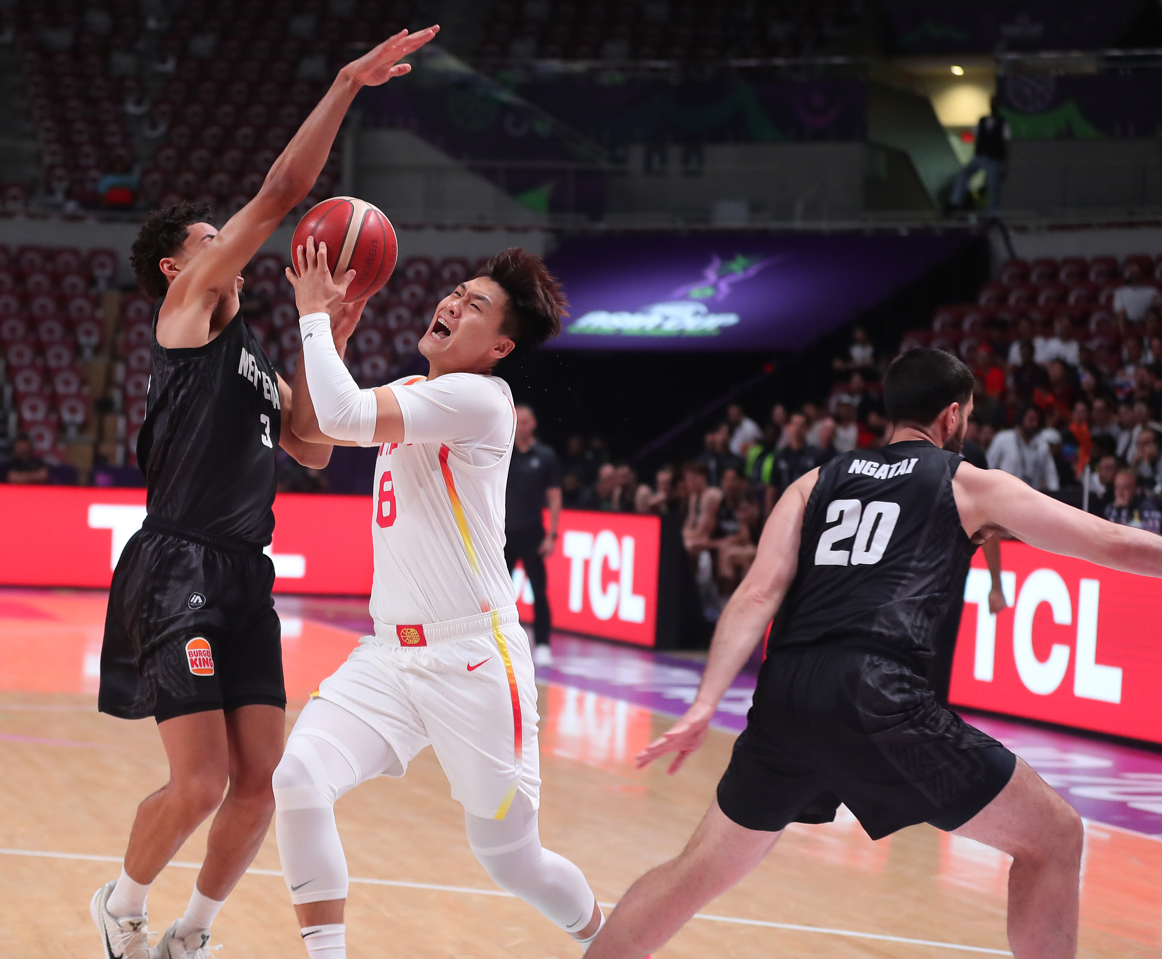 亚洲杯首轮比赛：新西兰击败爱尔兰