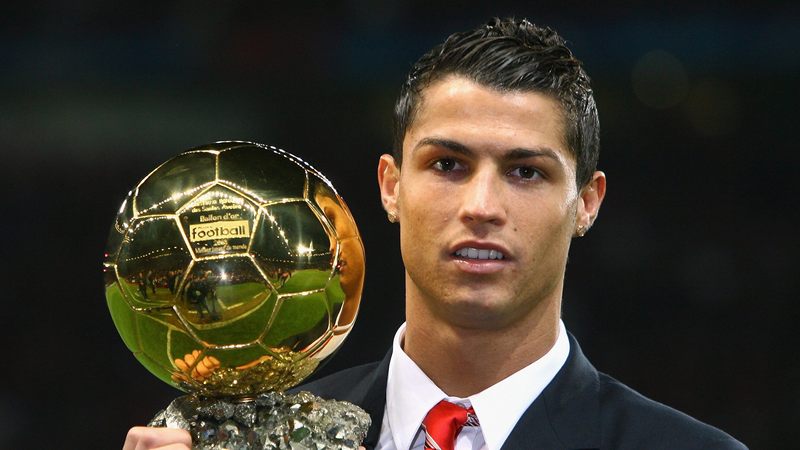 开云体育官方网站-欧冠决赛之夜，米切尔用实力打破质疑，书写属于自己的传奇篇章