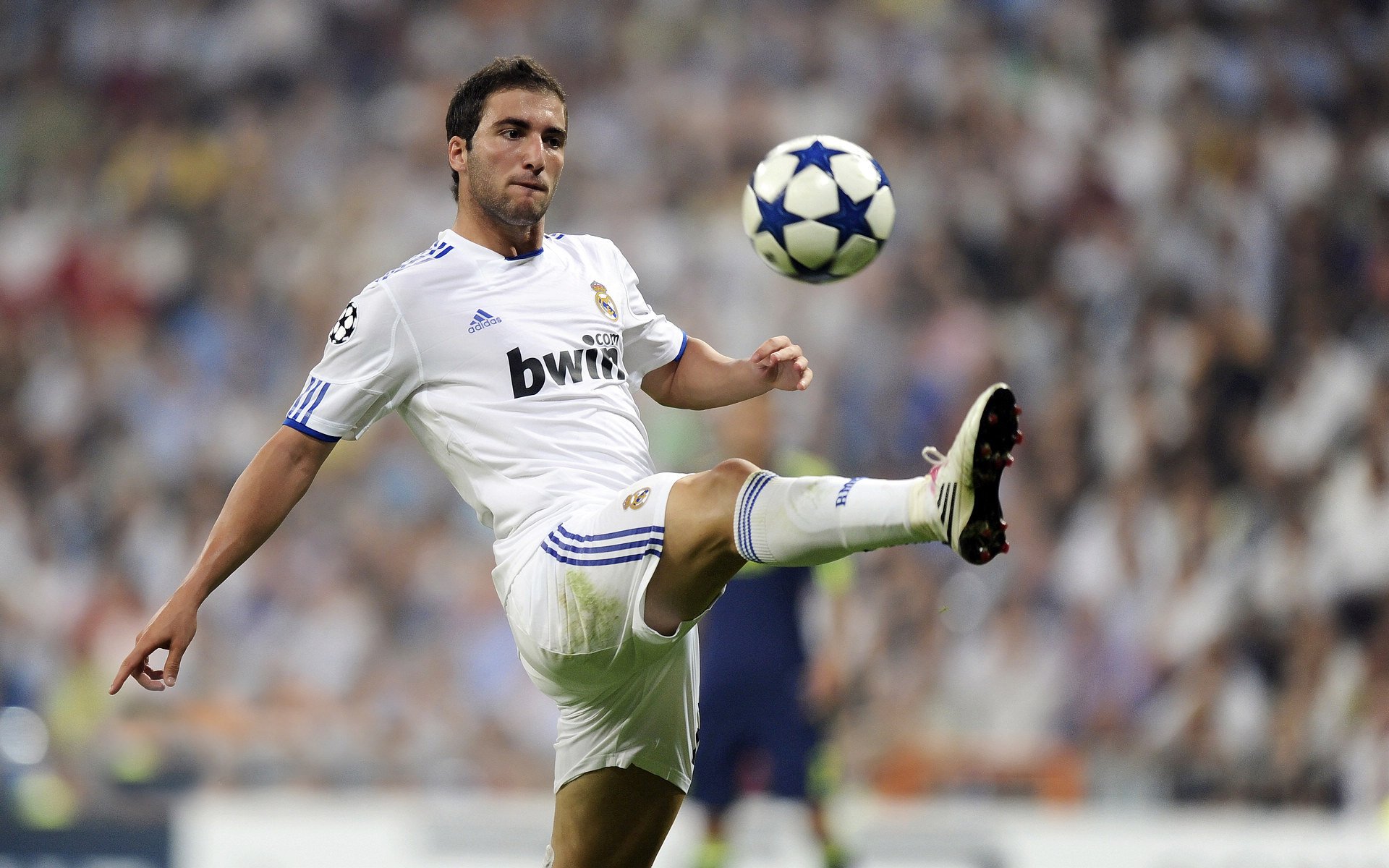 世界排名争夺战焦点战，厄瓜多尔决胜局带走马赛，南美风暴席卷欧洲赛场